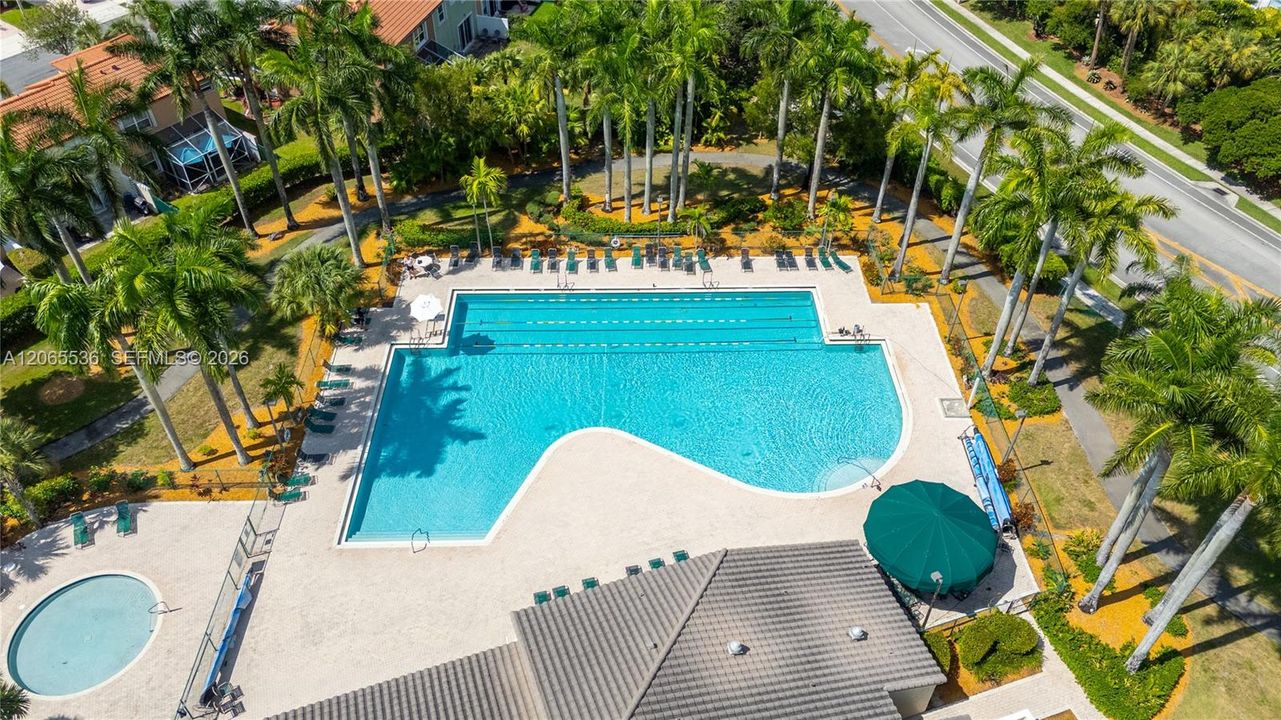 Activo con contrato: $3,600 (3 camas, 2 baños, 1590 Pies cuadrados)