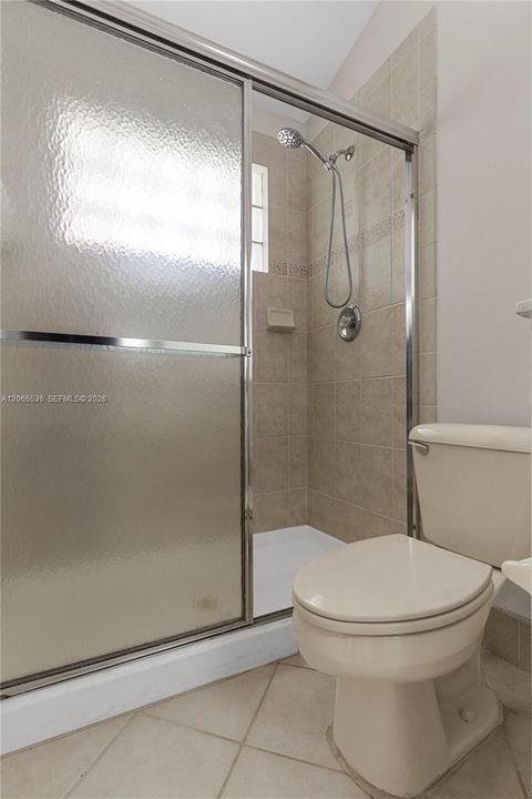 Activo con contrato: $3,600 (3 camas, 2 baños, 1590 Pies cuadrados)