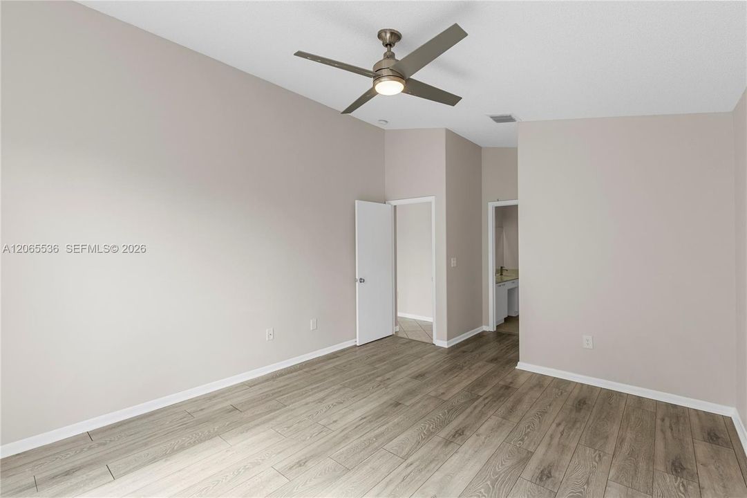 Activo con contrato: $3,600 (3 camas, 2 baños, 1590 Pies cuadrados)