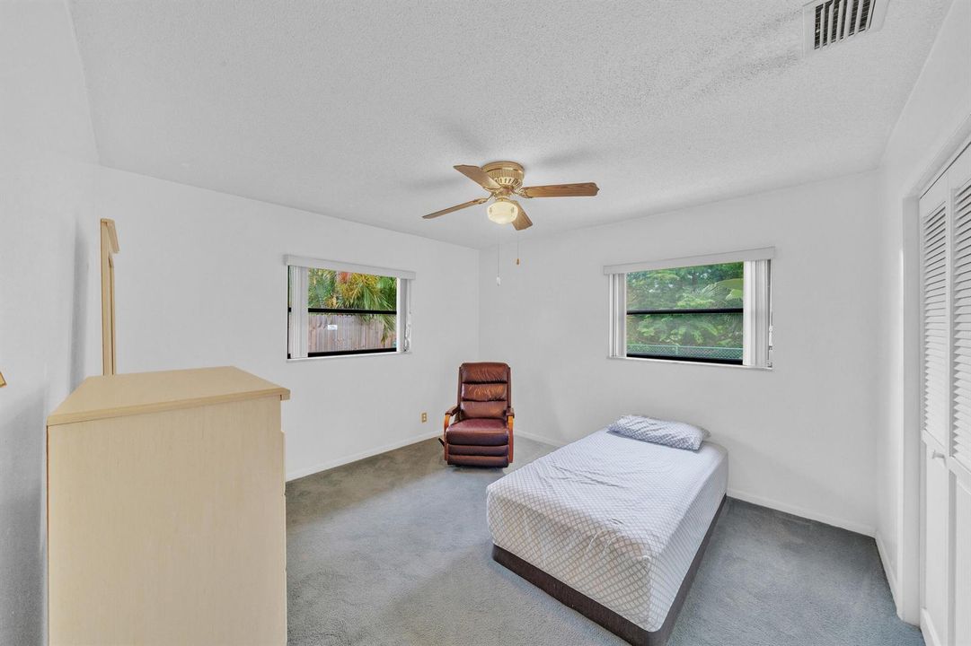 15 Guest Bedroom A (2)