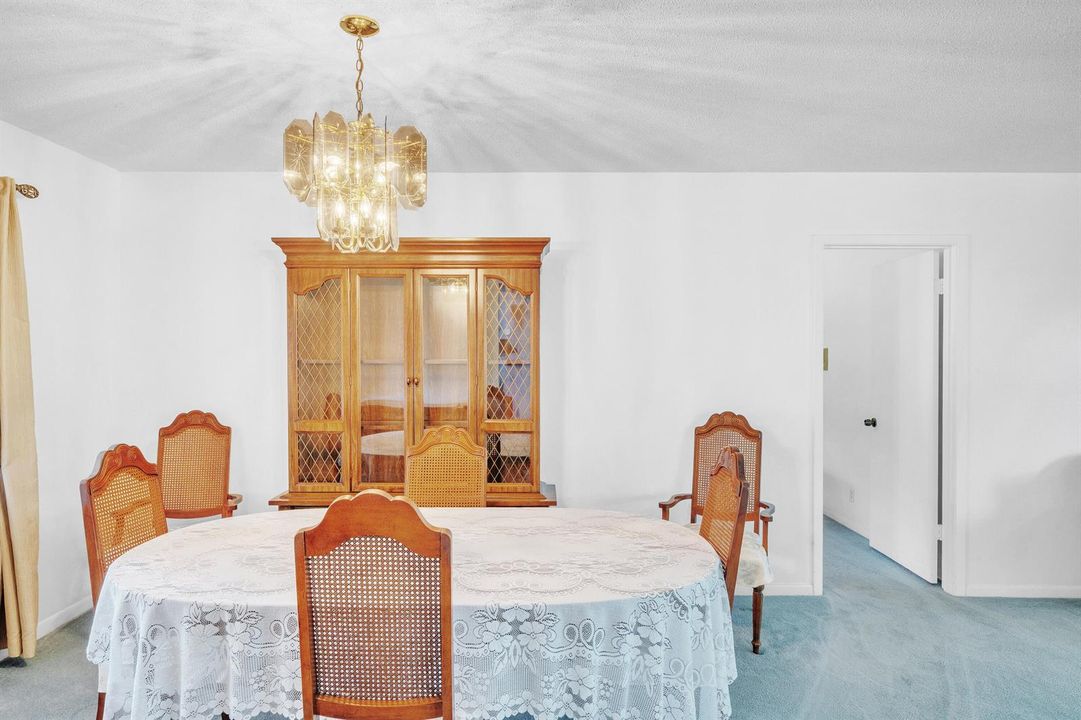 4 Dining Area