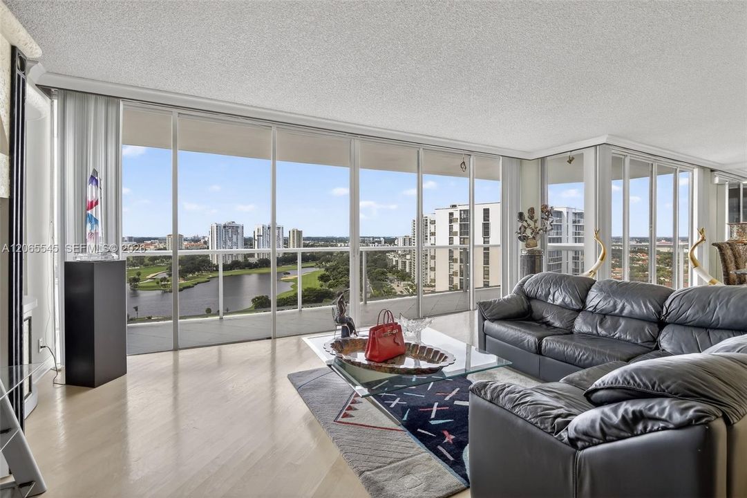 For Sale: $1,450,000 (2 beds, 2 baths, 1800 Square Feet)