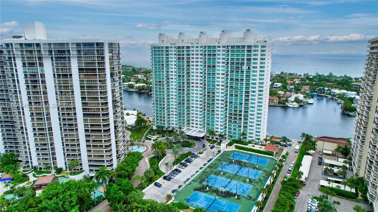 For Sale: $1,450,000 (2 beds, 2 baths, 1800 Square Feet)