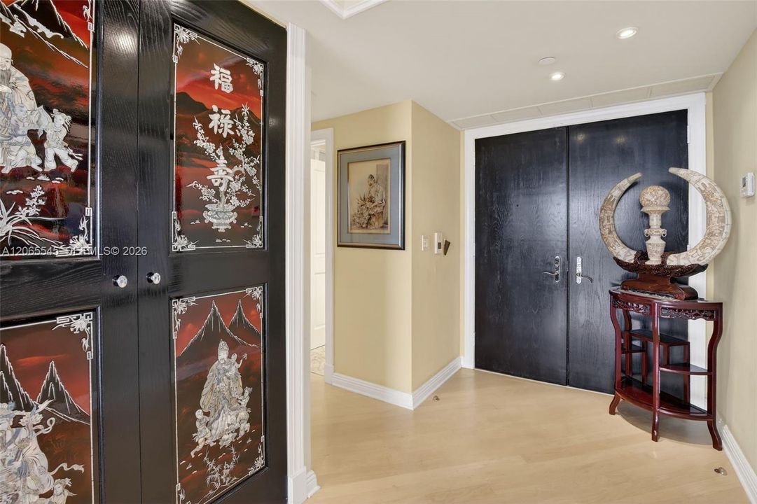 For Sale: $1,450,000 (2 beds, 2 baths, 1800 Square Feet)