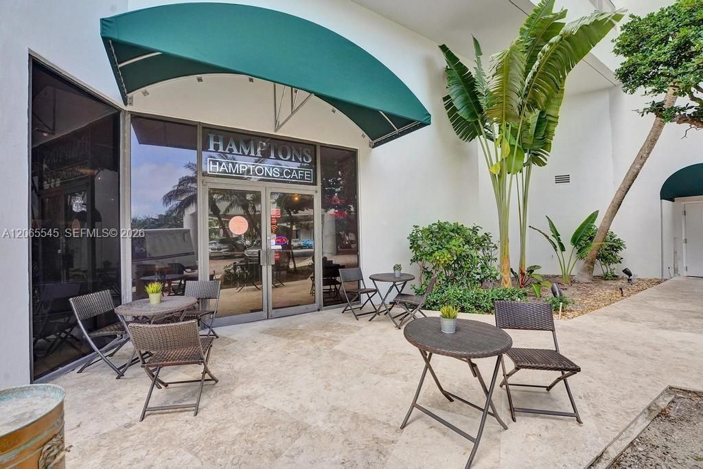 For Sale: $1,450,000 (2 beds, 2 baths, 1800 Square Feet)