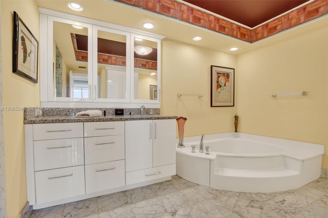 For Sale: $1,450,000 (2 beds, 2 baths, 1800 Square Feet)