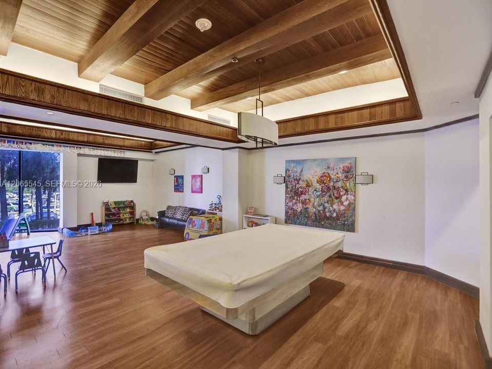 For Sale: $1,450,000 (2 beds, 2 baths, 1800 Square Feet)