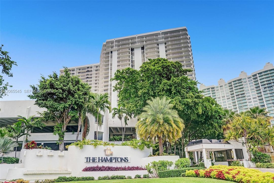 For Sale: $1,450,000 (2 beds, 2 baths, 1800 Square Feet)