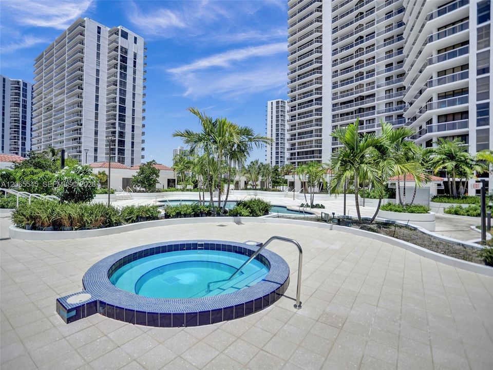 For Sale: $1,450,000 (2 beds, 2 baths, 1800 Square Feet)