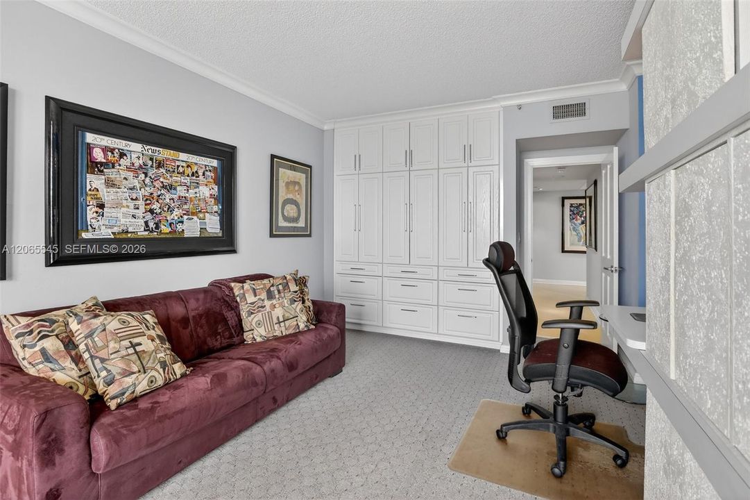 For Sale: $1,450,000 (2 beds, 2 baths, 1800 Square Feet)