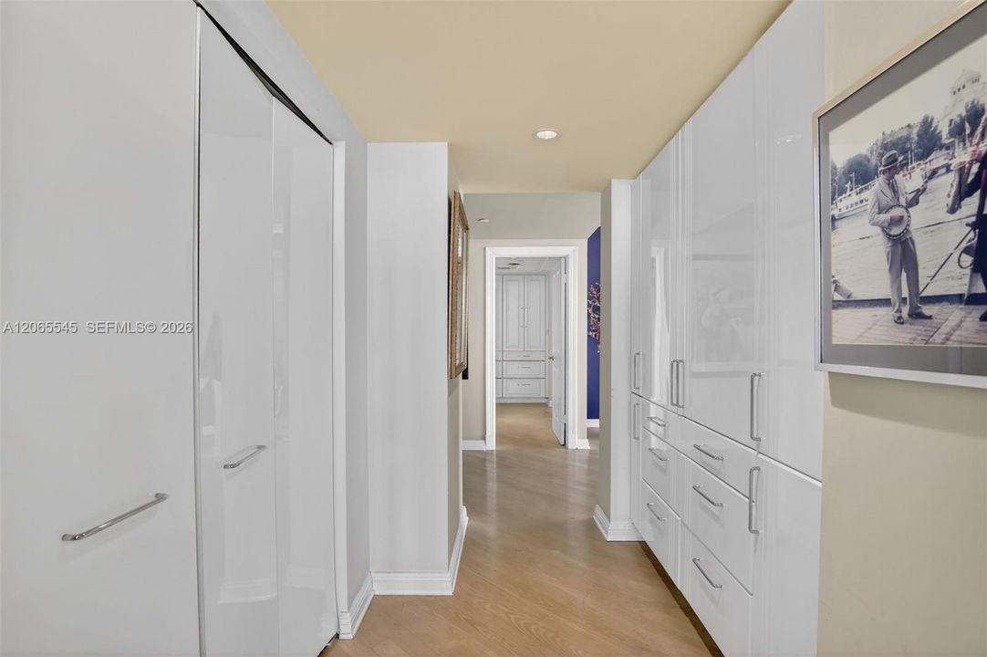 For Sale: $1,450,000 (2 beds, 2 baths, 1800 Square Feet)