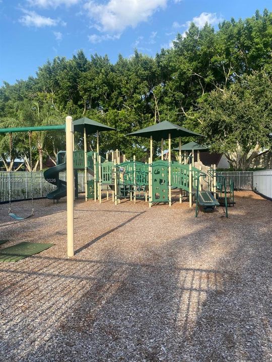 En Venta: $459,000 (2 camas, 2 baños, 1131 Pies cuadrados)