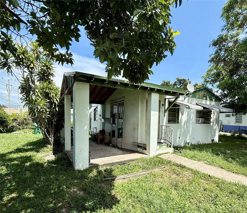 For Sale: $535,000 (2 beds, 1 baths, 650 Square Feet)