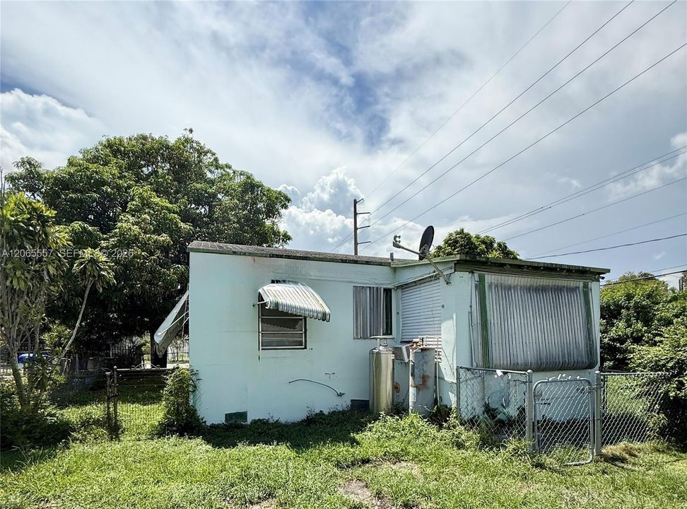 For Sale: $535,000 (2 beds, 1 baths, 650 Square Feet)