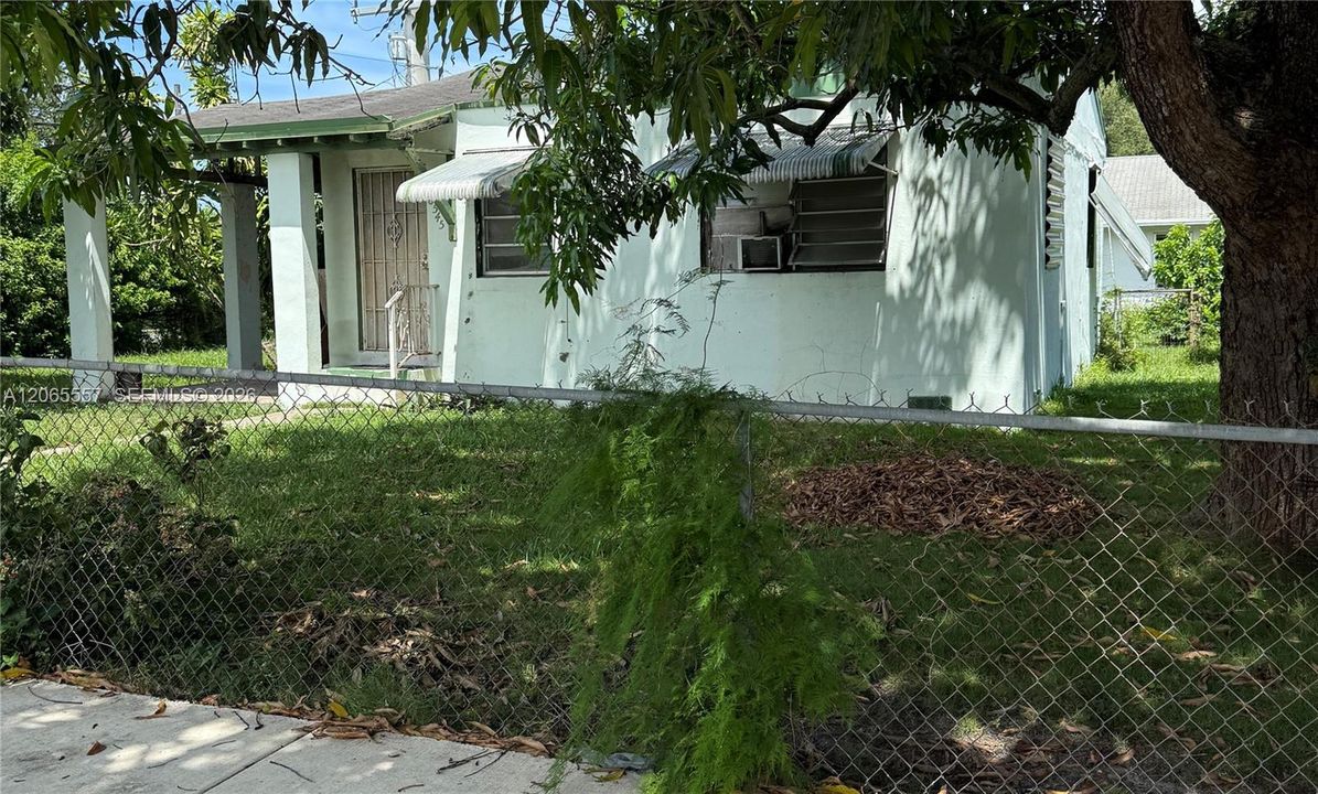 For Sale: $535,000 (2 beds, 1 baths, 650 Square Feet)