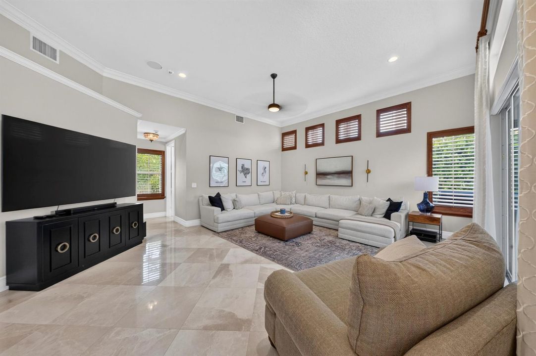 025-008-Family Room-4000x2664