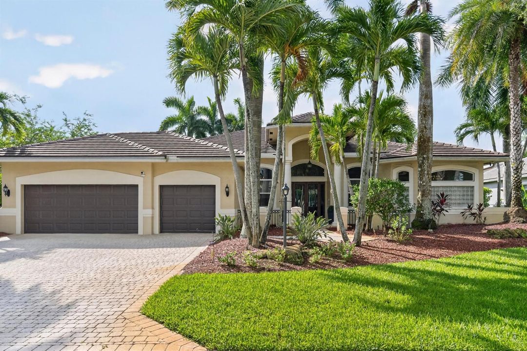 001-016-Front of Home-4000x2670