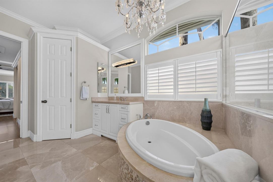 032-054-Primary Bath-4000x2662