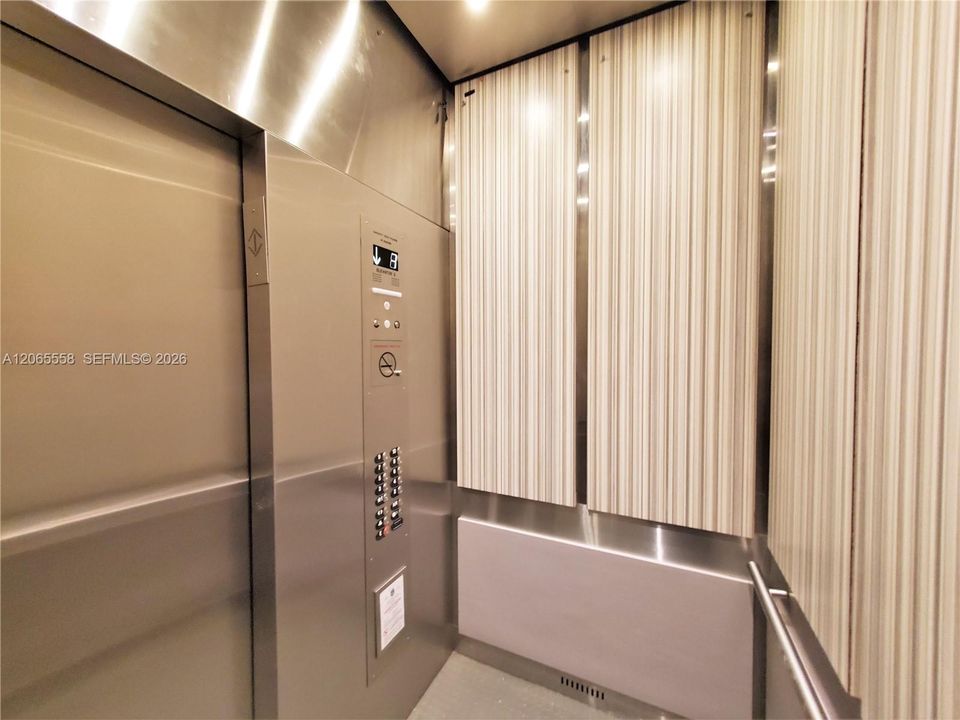For Sale: $295,000 (2 beds, 2 baths, 894 Square Feet)