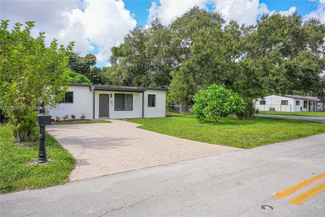 For Sale: $530,000 (3 beds, 2 baths, 1064 Square Feet)