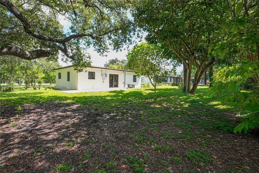 For Sale: $530,000 (3 beds, 2 baths, 1064 Square Feet)