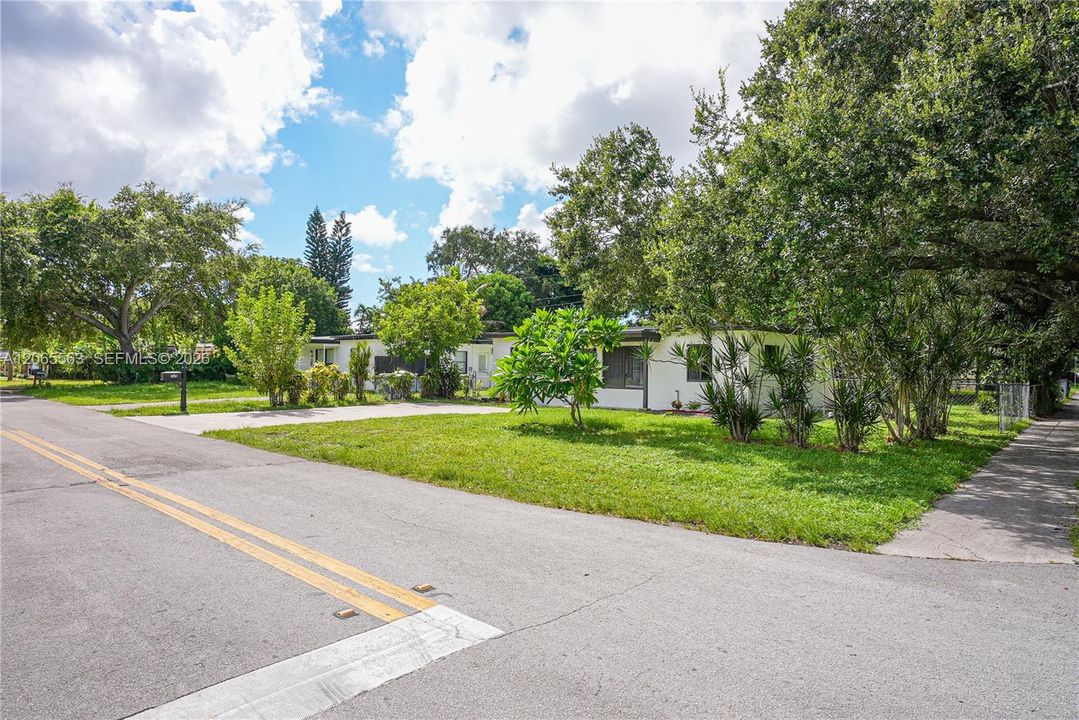 For Sale: $530,000 (3 beds, 2 baths, 1064 Square Feet)