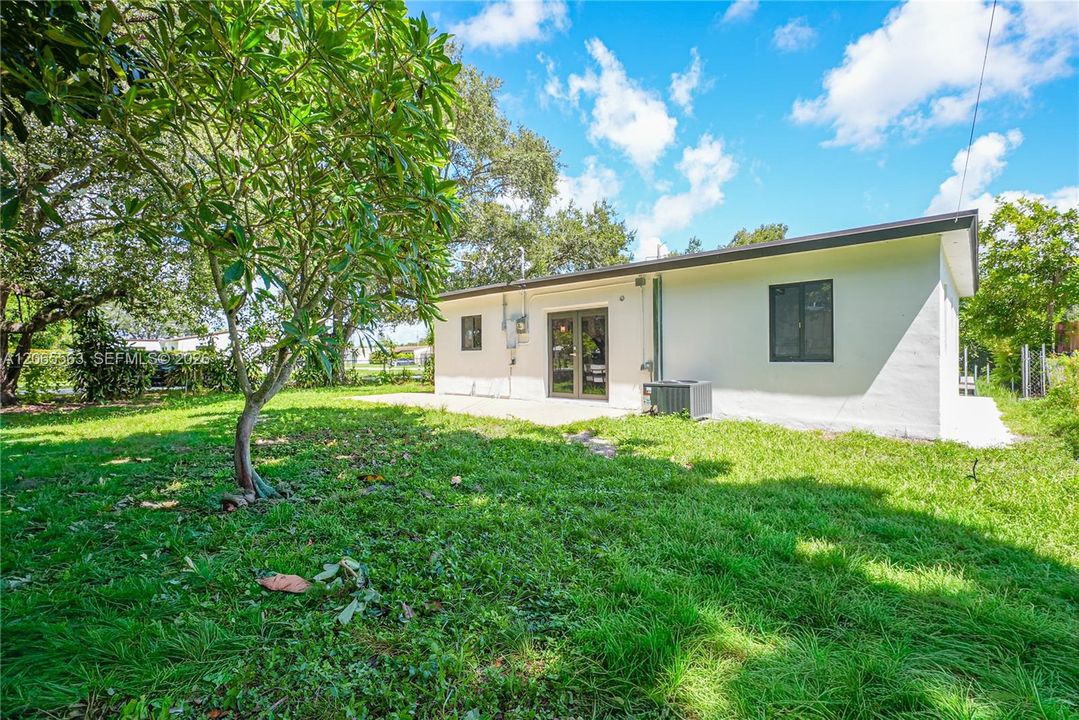 For Sale: $530,000 (3 beds, 2 baths, 1064 Square Feet)