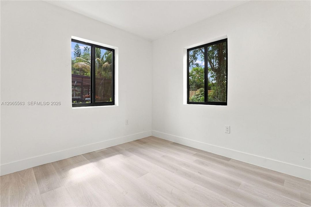 For Sale: $530,000 (3 beds, 2 baths, 1064 Square Feet)