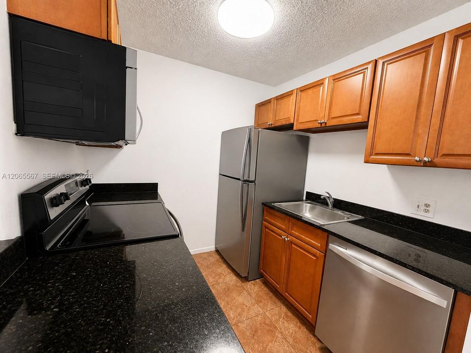For Rent: $1,950 (2 beds, 2 baths, 864 Square Feet)