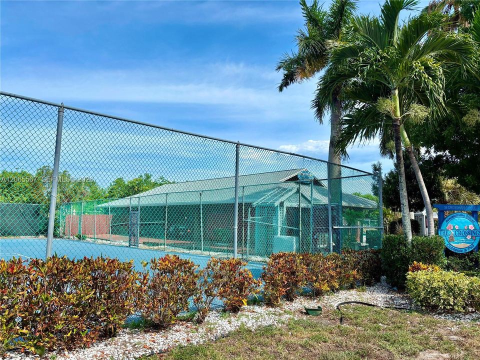 For Rent: $1,950 (2 beds, 2 baths, 864 Square Feet)