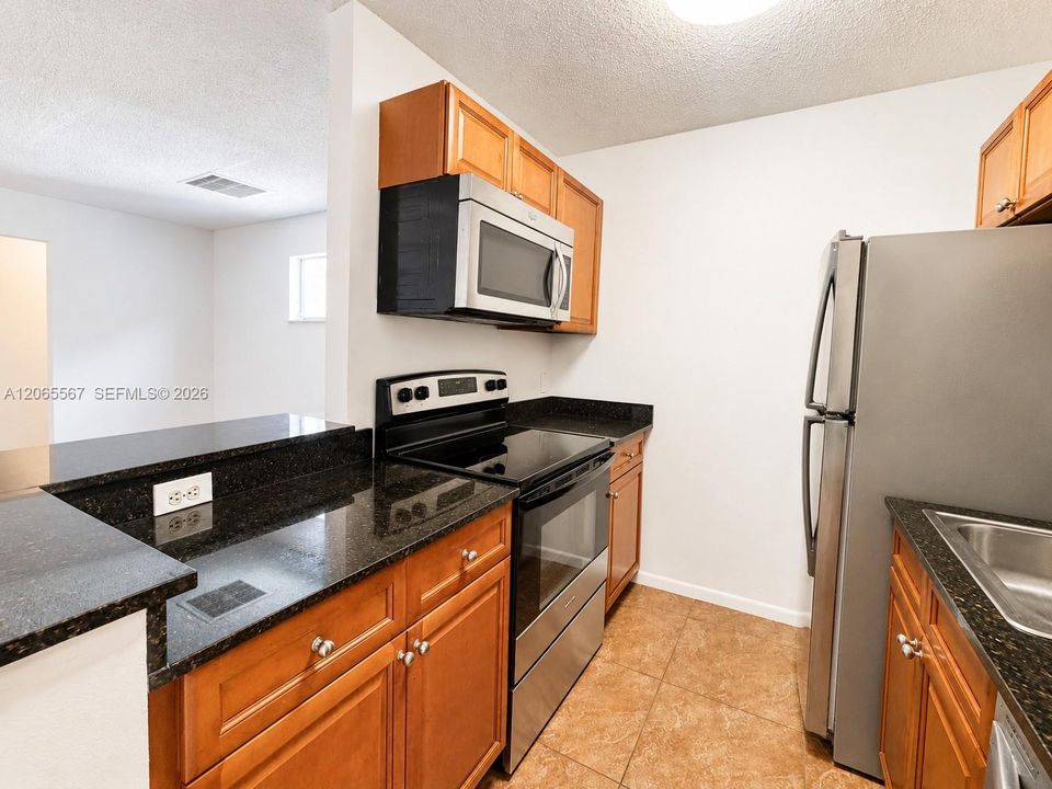 For Rent: $1,950 (2 beds, 2 baths, 864 Square Feet)