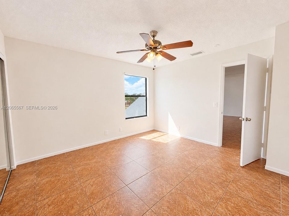 For Rent: $1,950 (2 beds, 2 baths, 864 Square Feet)