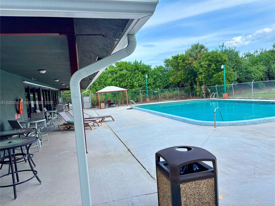 For Rent: $1,950 (2 beds, 2 baths, 864 Square Feet)