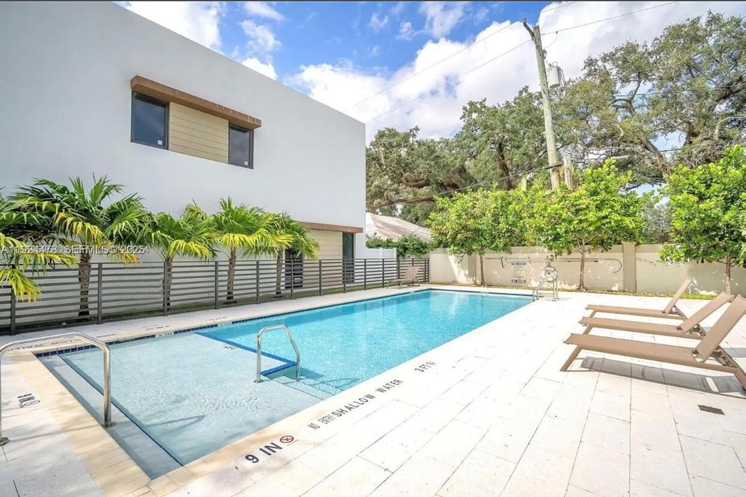 18. Pool 2