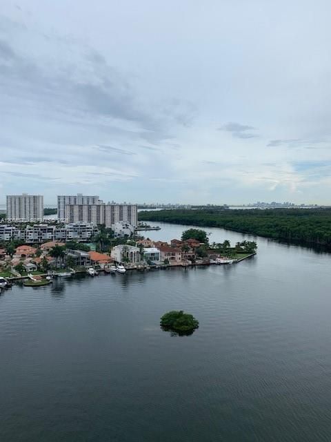 Active With Contract: $5,800 (2 beds, 3 baths, 1690 Square Feet)