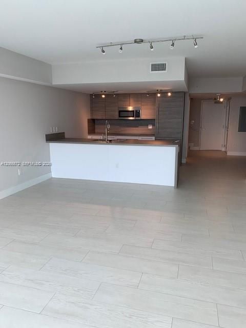 Active With Contract: $5,800 (2 beds, 3 baths, 1690 Square Feet)