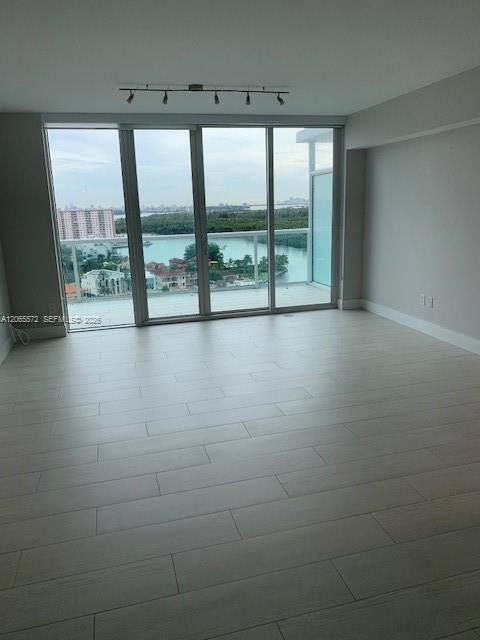 Active With Contract: $5,800 (2 beds, 3 baths, 1690 Square Feet)