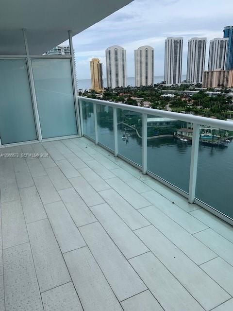 Active With Contract: $5,800 (2 beds, 3 baths, 1690 Square Feet)