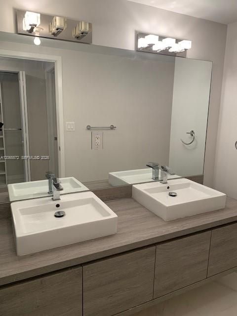 Active With Contract: $5,800 (2 beds, 3 baths, 1690 Square Feet)