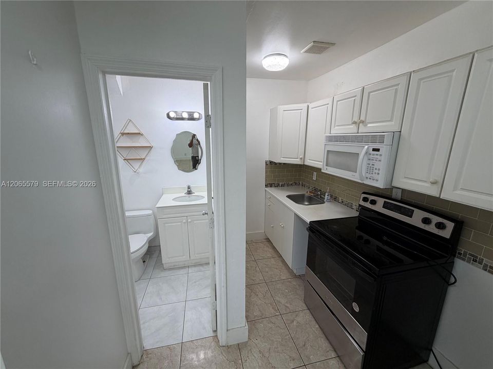 For Rent: $1,300 (1 beds, 1 baths, 1563 Square Feet)
