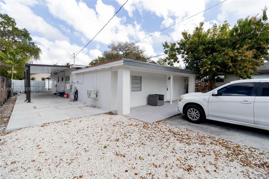 For Rent: $1,300 (1 beds, 1 baths, 1563 Square Feet)