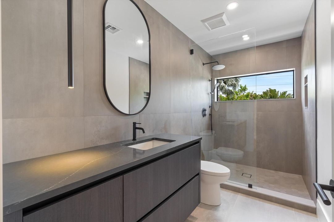 24-1131 NE 12th Ave Ft. Lauderdale, FL-1