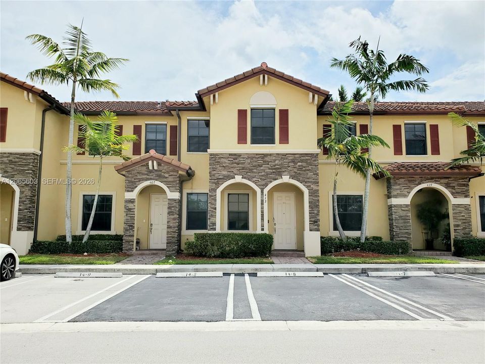 For Rent: $2,500 (3 beds, 2 baths, 1402 Square Feet)