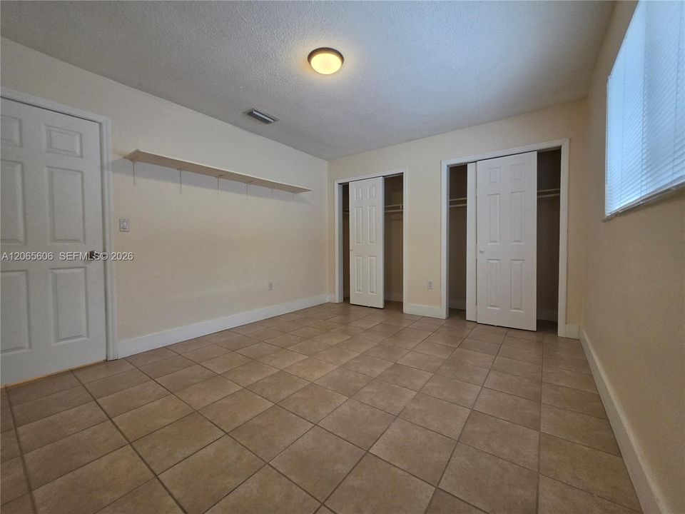 Recently Rented: $2,700 (2 beds, 1 baths, 2353 Square Feet)