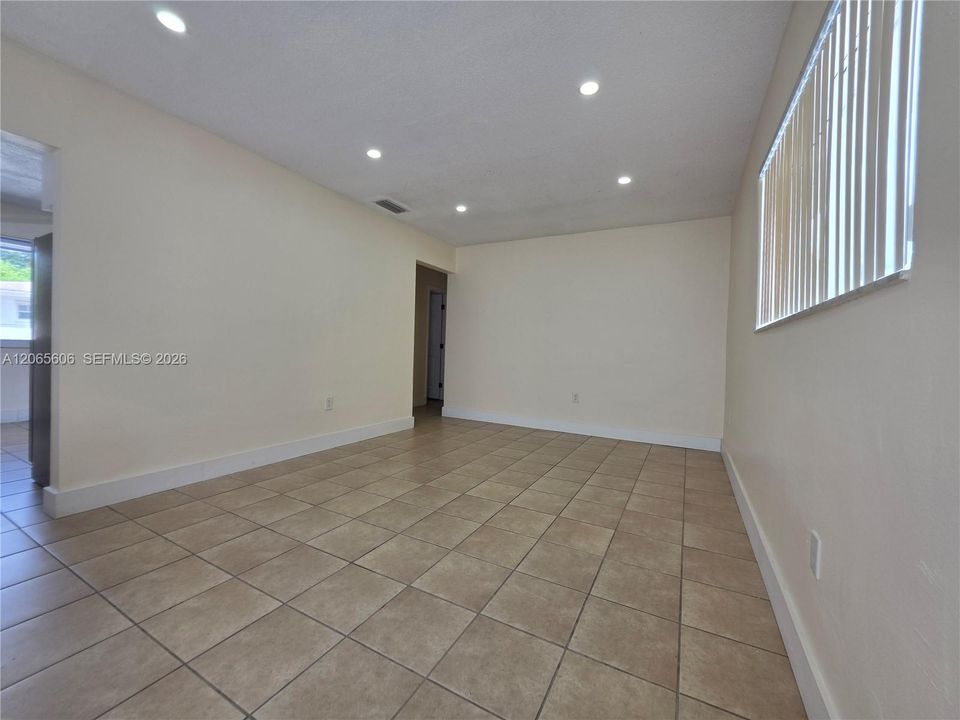 Recently Rented: $2,700 (2 beds, 1 baths, 2353 Square Feet)