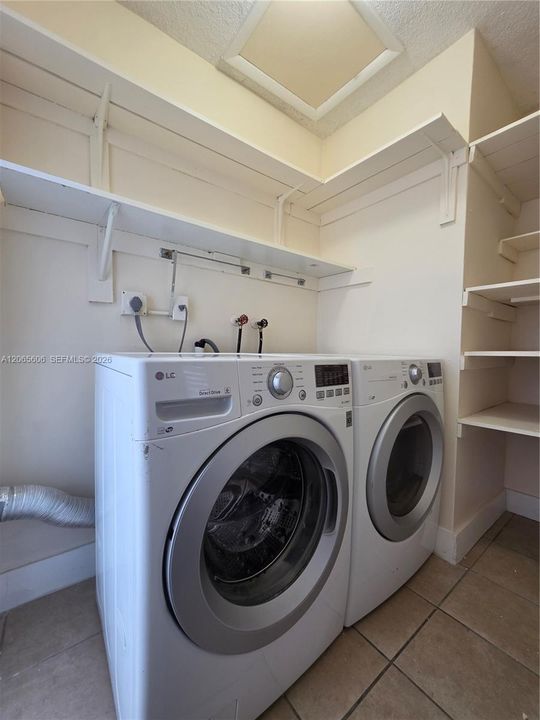 Recently Rented: $2,700 (2 beds, 1 baths, 2353 Square Feet)