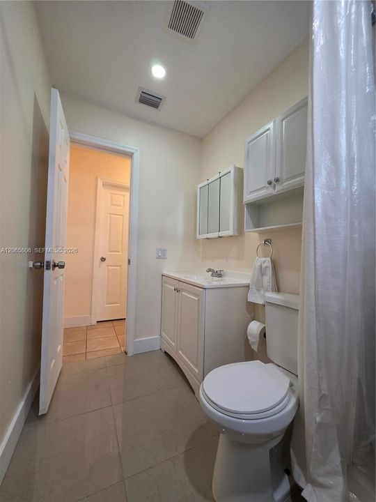 Recently Rented: $2,700 (2 beds, 1 baths, 2353 Square Feet)