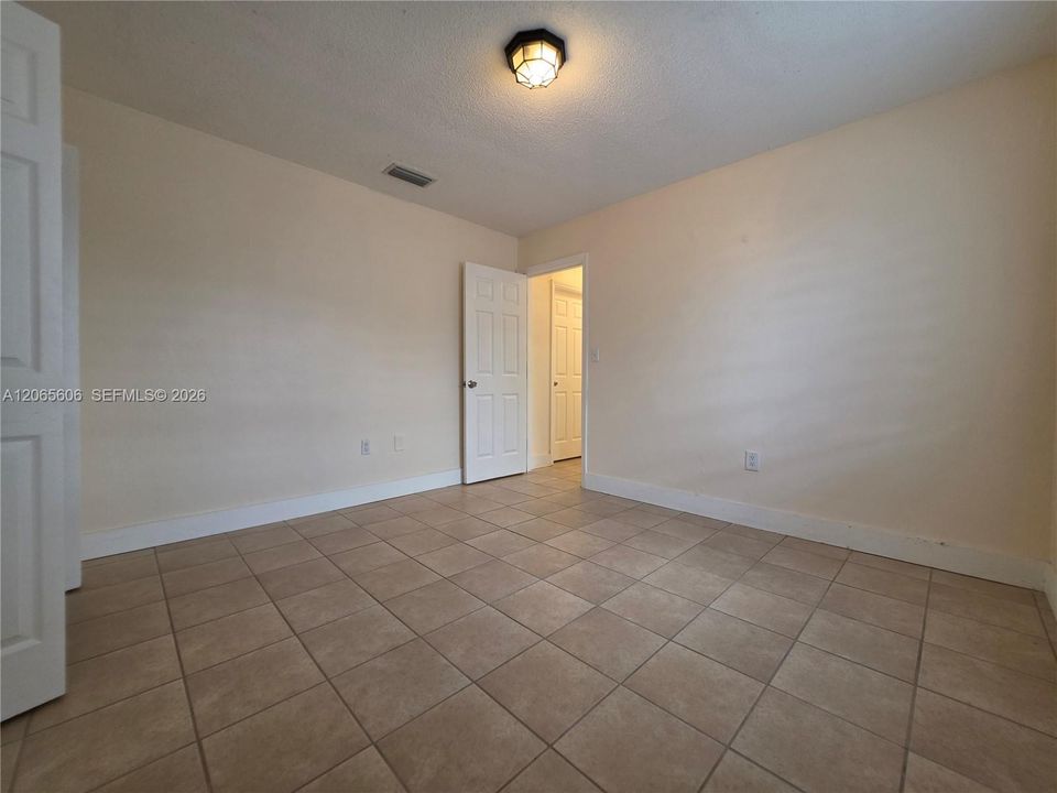Recently Rented: $2,700 (2 beds, 1 baths, 2353 Square Feet)