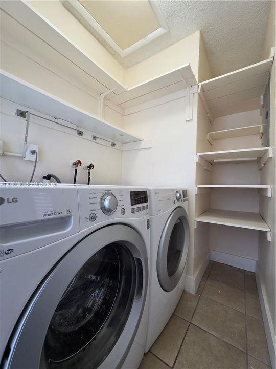Recently Rented: $2,700 (2 beds, 1 baths, 2353 Square Feet)