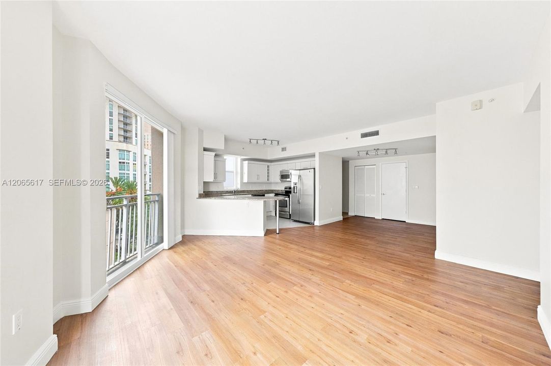 For Rent: $4,200 (3 beds, 2 baths, 1385 Square Feet)